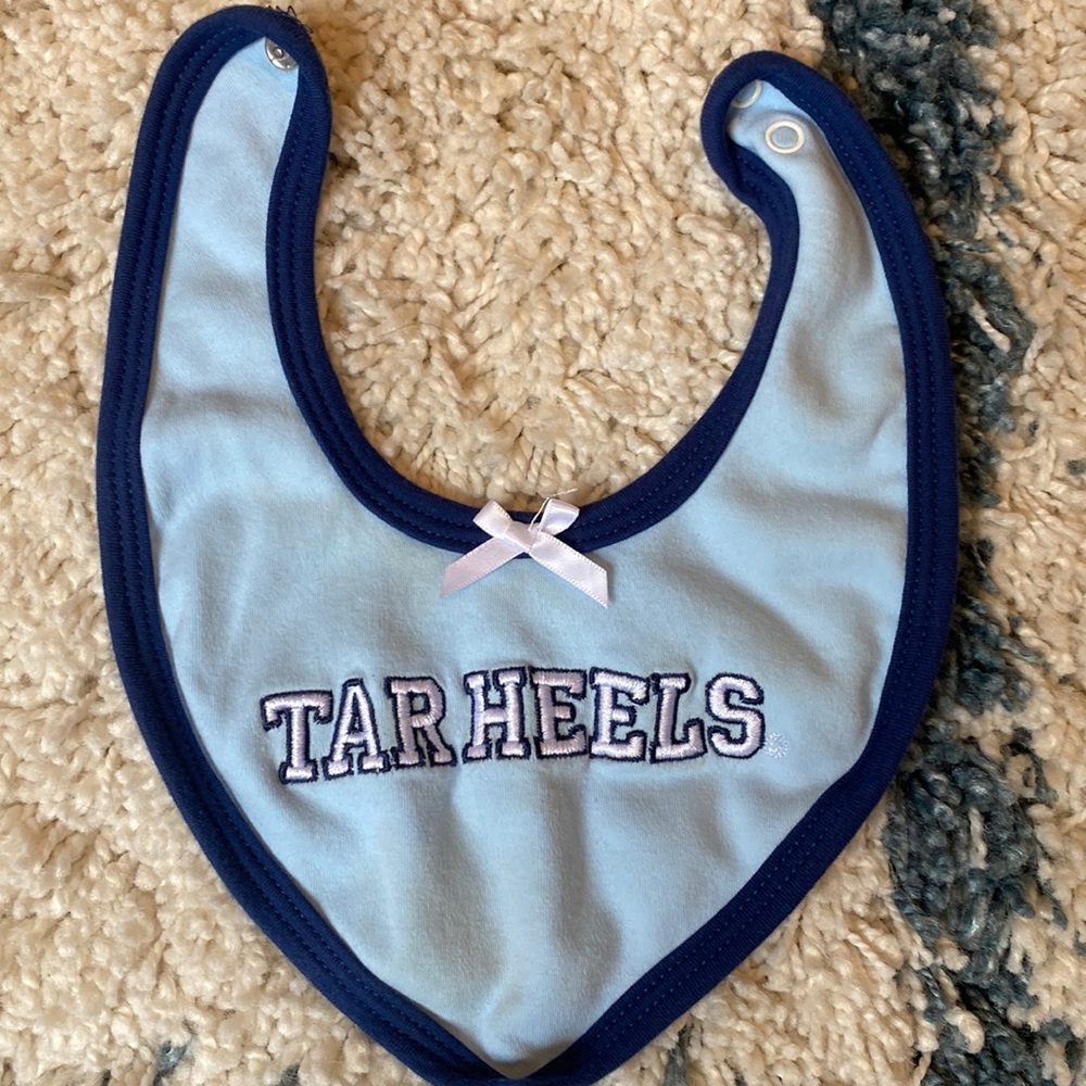 North Carolina Tarheels Bib